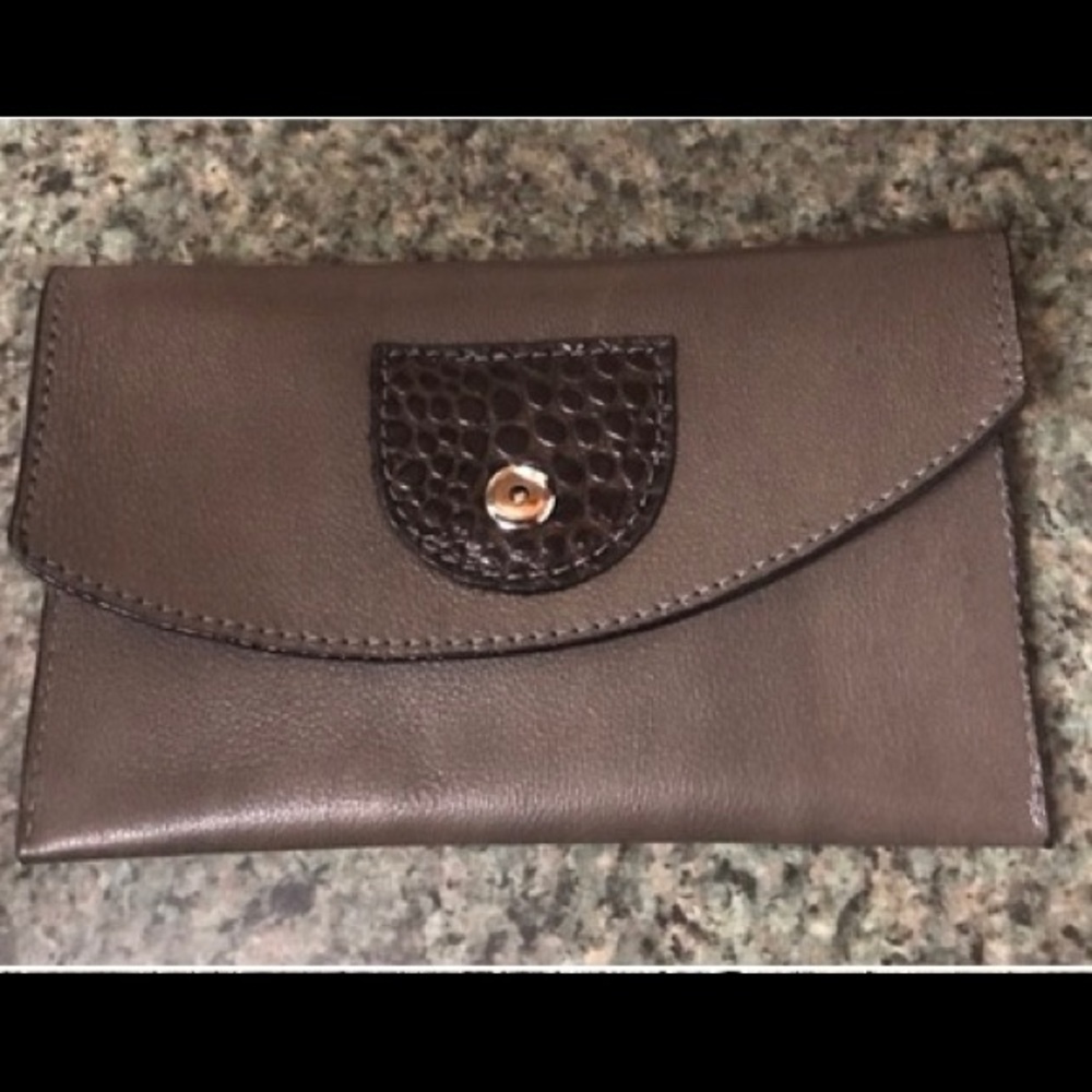 Ladies leather clutch